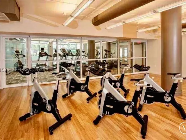 1-bedroom condo for sale in Miami - 244 Biscayne Blvd 1605 - MondialRealty