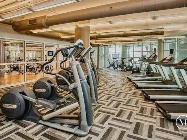 1-bedroom condo for sale in Miami - 244 Biscayne Blvd 1605 - MondialRealty