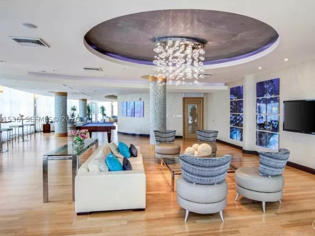 1-bedroom condo for sale in Miami - 244 Biscayne Blvd 1605 - MondialRealty