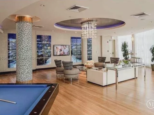 1-bedroom condo for sale in Miami - 244 Biscayne Blvd 1605 - MondialRealty