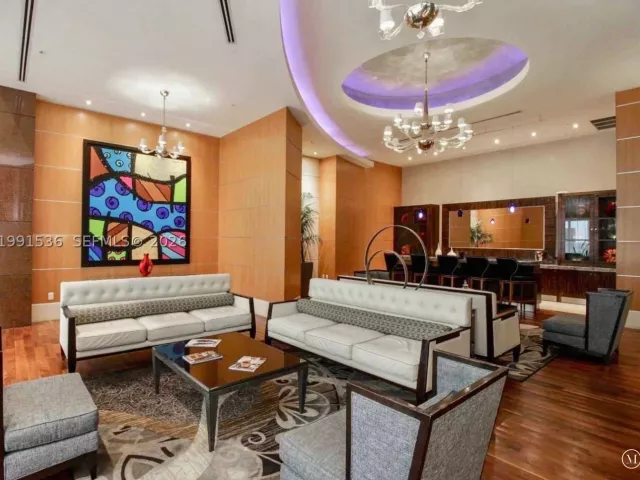 1-bedroom condo for sale in Miami - 244 Biscayne Blvd 1605 - MondialRealty