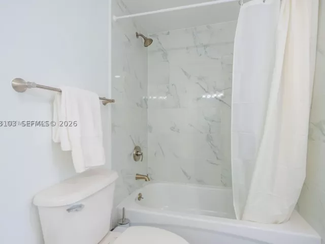 2-bedroom condo for rent in Miami - 1750 N Bayshore Dr 2401 - MondialRealty