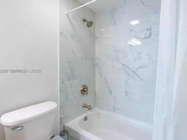2-bedroom condo for rent in Miami - 1750 N Bayshore Dr 2401 - MondialRealty