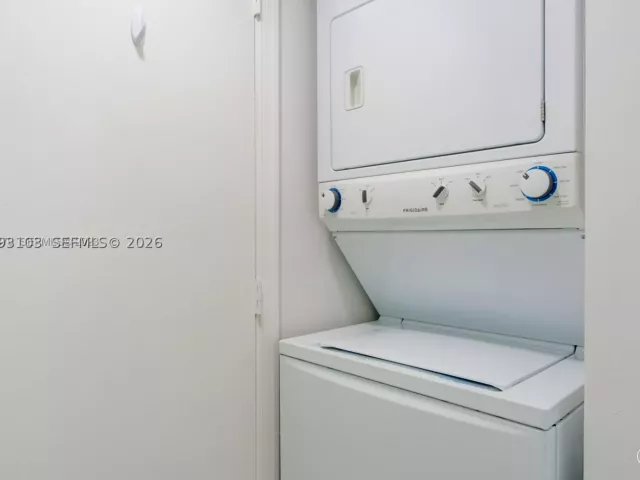 2-bedroom condo for rent in Miami - 1750 N Bayshore Dr 2401 - MondialRealty