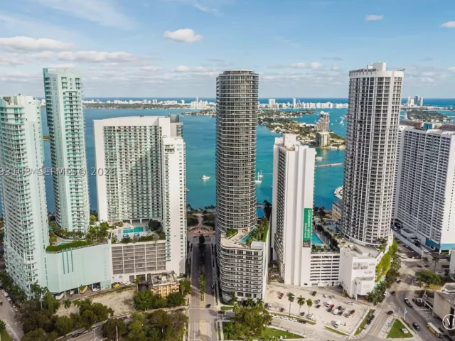 2-bedroom condo for rent in Miami - 1750 N Bayshore Dr 2401 - MondialRealty