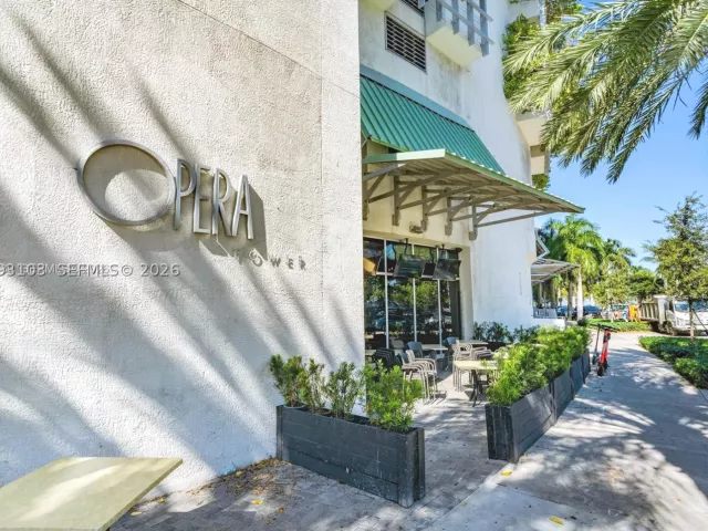2-bedroom condo for rent in Miami - 1750 N Bayshore Dr 2401 - MondialRealty