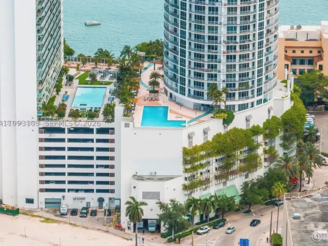 2-bedroom condo for rent in Miami - 1750 N Bayshore Dr 2401 - MondialRealty