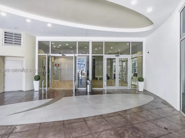 2-bedroom condo for rent in Miami - 1750 N Bayshore Dr 2401 - MondialRealty