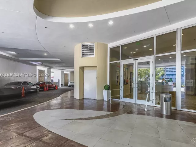 2-bedroom condo for rent in Miami - 1750 N Bayshore Dr 2401 - MondialRealty