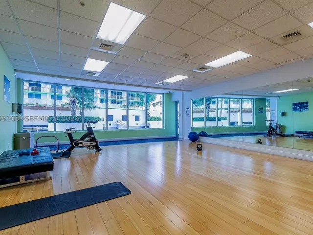 2-bedroom condo for rent in Miami - 1750 N Bayshore Dr 2401 - MondialRealty