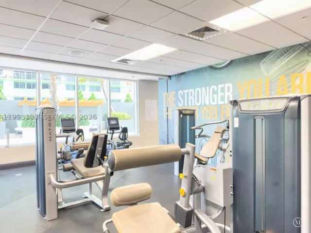 2-bedroom condo for rent in Miami - 1750 N Bayshore Dr 2401 - MondialRealty