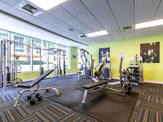 2-bedroom condo for rent in Miami - 1750 N Bayshore Dr 2401 - MondialRealty