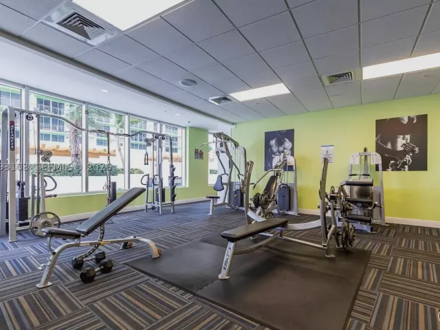 2-bedroom condo for rent in Miami - 1750 N Bayshore Dr 2401 - MondialRealty