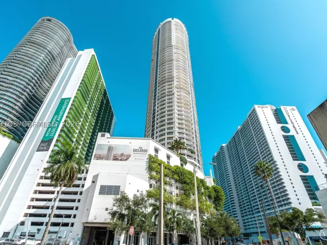 2-bedroom condo for rent in Miami - 1750 N Bayshore Dr 2401 - MondialRealty