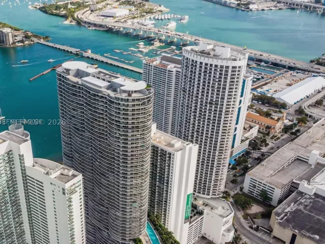 2-bedroom condo for rent in Miami - 1750 N Bayshore Dr 2401 - MondialRealty