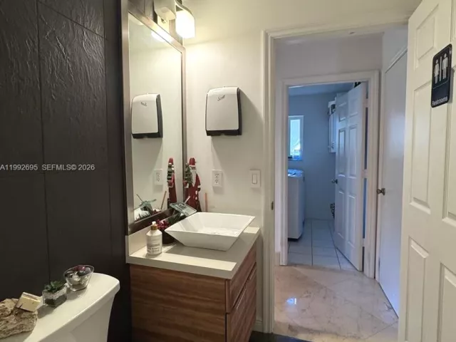 4-bedroom home for sale in Doral - 10973 NW 53rd Ln - MondialRealty