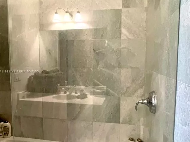 3-bedroom condo for rent in Miami - 1060 Brickell Ave 4207 - MondialRealty