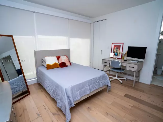 6-bedroom home for sale in Doral - 10272 NW 75th Ter - MondialRealty