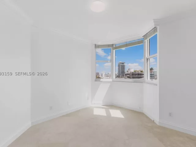 3-bedroom condo for sale in Miami Beach - 300 S Pointe Drive 801 - MondialRealty