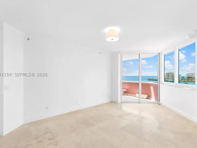 3-bedroom condo for sale in Miami Beach - 300 S Pointe Drive 801 - MondialRealty