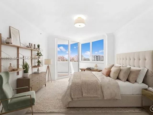 3-bedroom condo for sale in Miami Beach - 300 S Pointe Drive 801 - MondialRealty