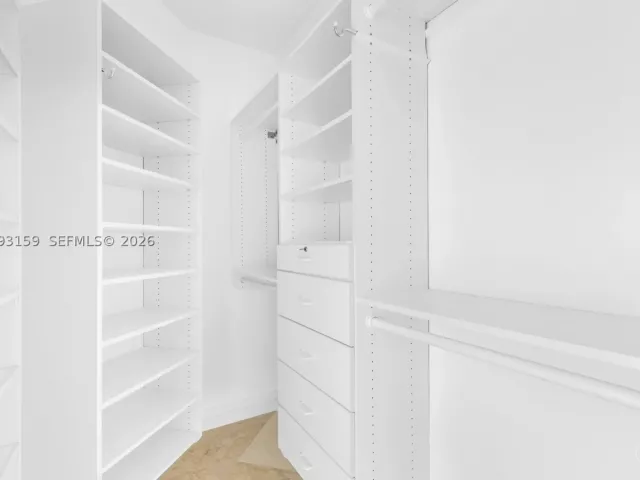 3-bedroom condo for sale in Miami Beach - 300 S Pointe Drive 801 - MondialRealty