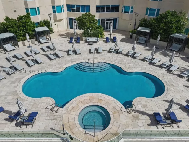 3-bedroom condo for sale in Miami Beach - 300 S Pointe Drive 801 - MondialRealty