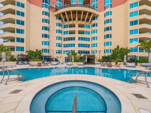 3-bedroom condo for sale in Miami Beach - 300 S Pointe Drive 801 - MondialRealty