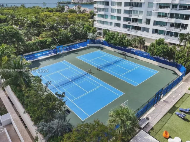 3-bedroom condo for sale in Miami Beach - 300 S Pointe Drive 801 - MondialRealty