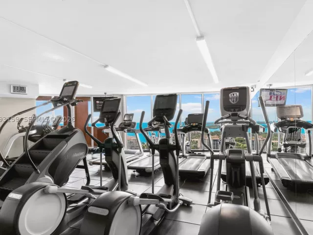 3-bedroom condo for sale in Miami Beach - 300 S Pointe Drive 801 - MondialRealty