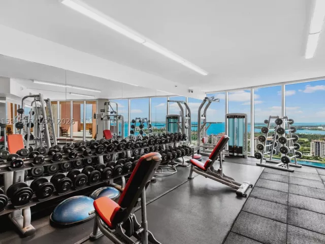 3-bedroom condo for sale in Miami Beach - 300 S Pointe Drive 801 - MondialRealty