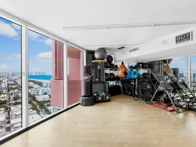 3-bedroom condo for sale in Miami Beach - 300 S Pointe Drive 801 - MondialRealty