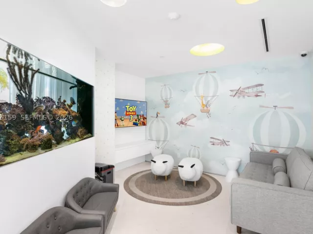 3-bedroom condo for sale in Miami Beach - 300 S Pointe Drive 801 - MondialRealty