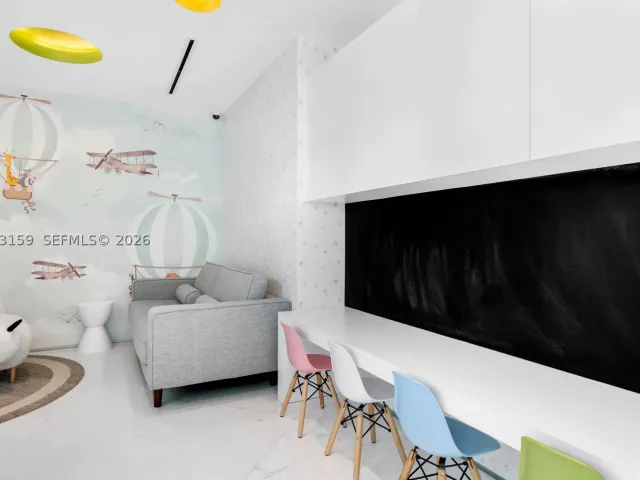 3-bedroom condo for sale in Miami Beach - 300 S Pointe Drive 801 - MondialRealty