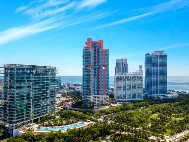 3-bedroom condo for sale in Miami Beach - 300 S Pointe Drive 801 - MondialRealty