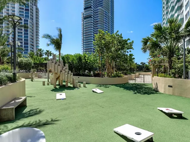 3-bedroom condo for sale in Miami Beach - 300 S Pointe Drive 801 - MondialRealty