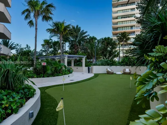 3-bedroom condo for sale in Miami Beach - 300 S Pointe Drive 801 - MondialRealty