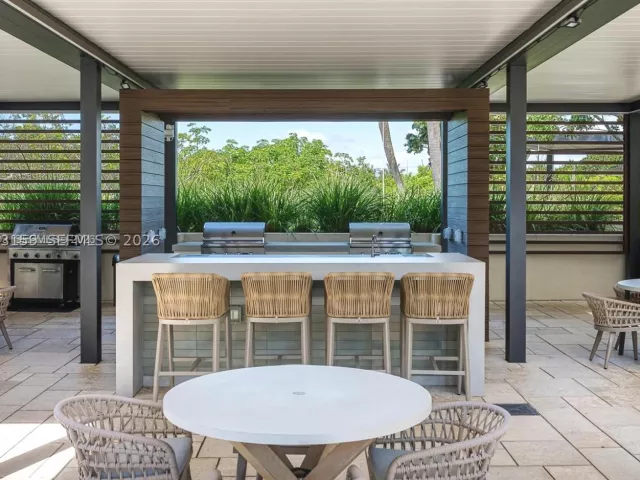 3-bedroom condo for sale in Miami Beach - 300 S Pointe Drive 801 - MondialRealty