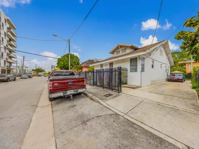 2-bedroom home for sale in Miami - 127 SW 7th Ave - MondialRealty
