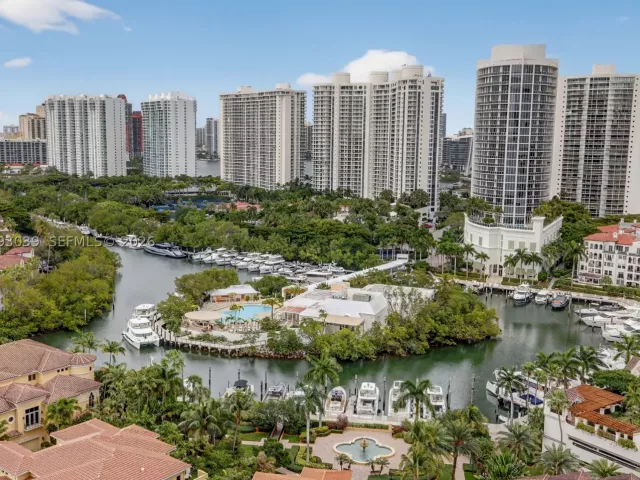 2-bedroom condo for rent in Aventura - 1000 Island Blvd 2105 - MondialRealty