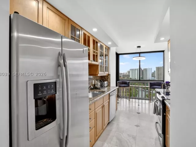 2-bedroom condo for rent in Aventura - 1000 Island Blvd 2105 - MondialRealty