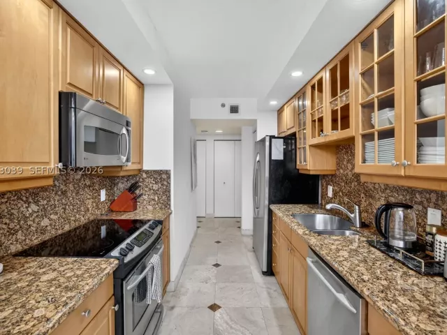 2-bedroom condo for rent in Aventura - 1000 Island Blvd 2105 - MondialRealty
