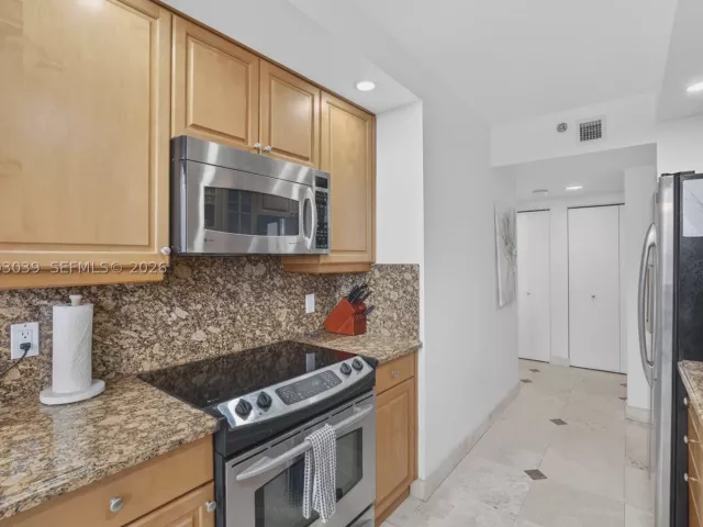 2-bedroom condo for rent in Aventura - 1000 Island Blvd 2105 - MondialRealty