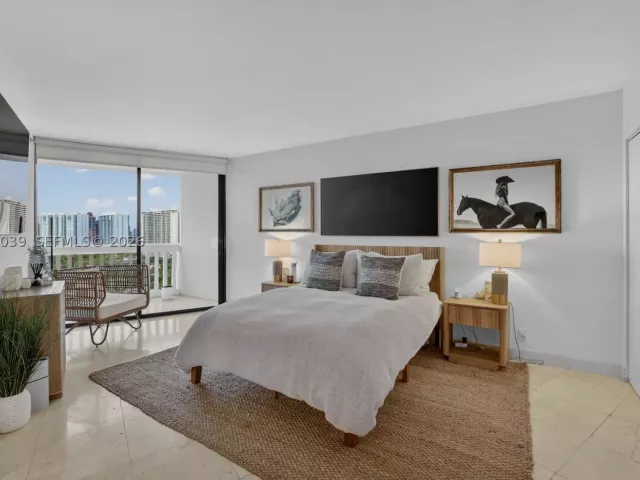 2-bedroom condo for rent in Aventura - 1000 Island Blvd 2105 - MondialRealty