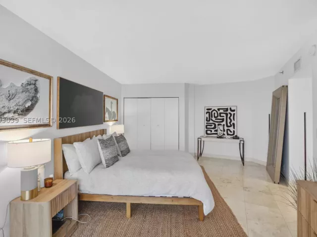 2-bedroom condo for rent in Aventura - 1000 Island Blvd 2105 - MondialRealty
