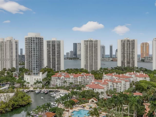 2-bedroom condo for rent in Aventura - 1000 Island Blvd 2105 - MondialRealty