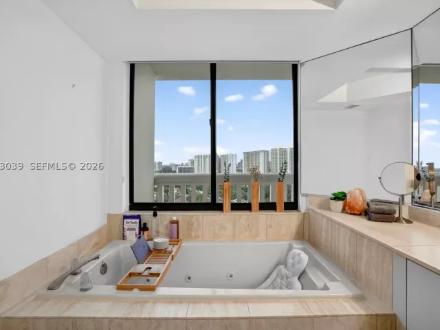 2-bedroom condo for rent in Aventura - 1000 Island Blvd 2105 - MondialRealty