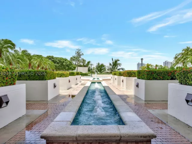 2-bedroom condo for rent in Aventura - 1000 Island Blvd 2105 - MondialRealty