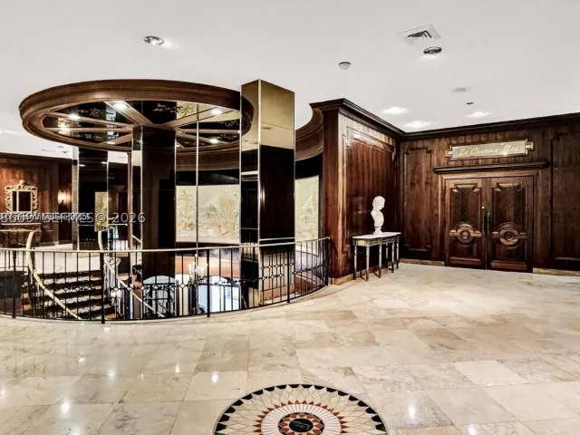 2-bedroom condo for sale in Miami Beach - 6039 Collins Ave 1710 - MondialRealty