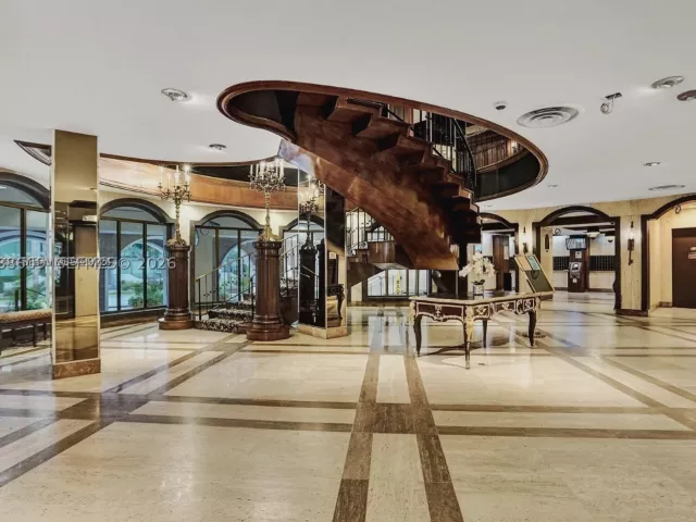 2-bedroom condo for sale in Miami Beach - 6039 Collins Ave 1710 - MondialRealty